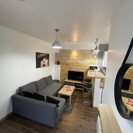 Agreable Appartement In Montmartre Paris Bagian luar foto