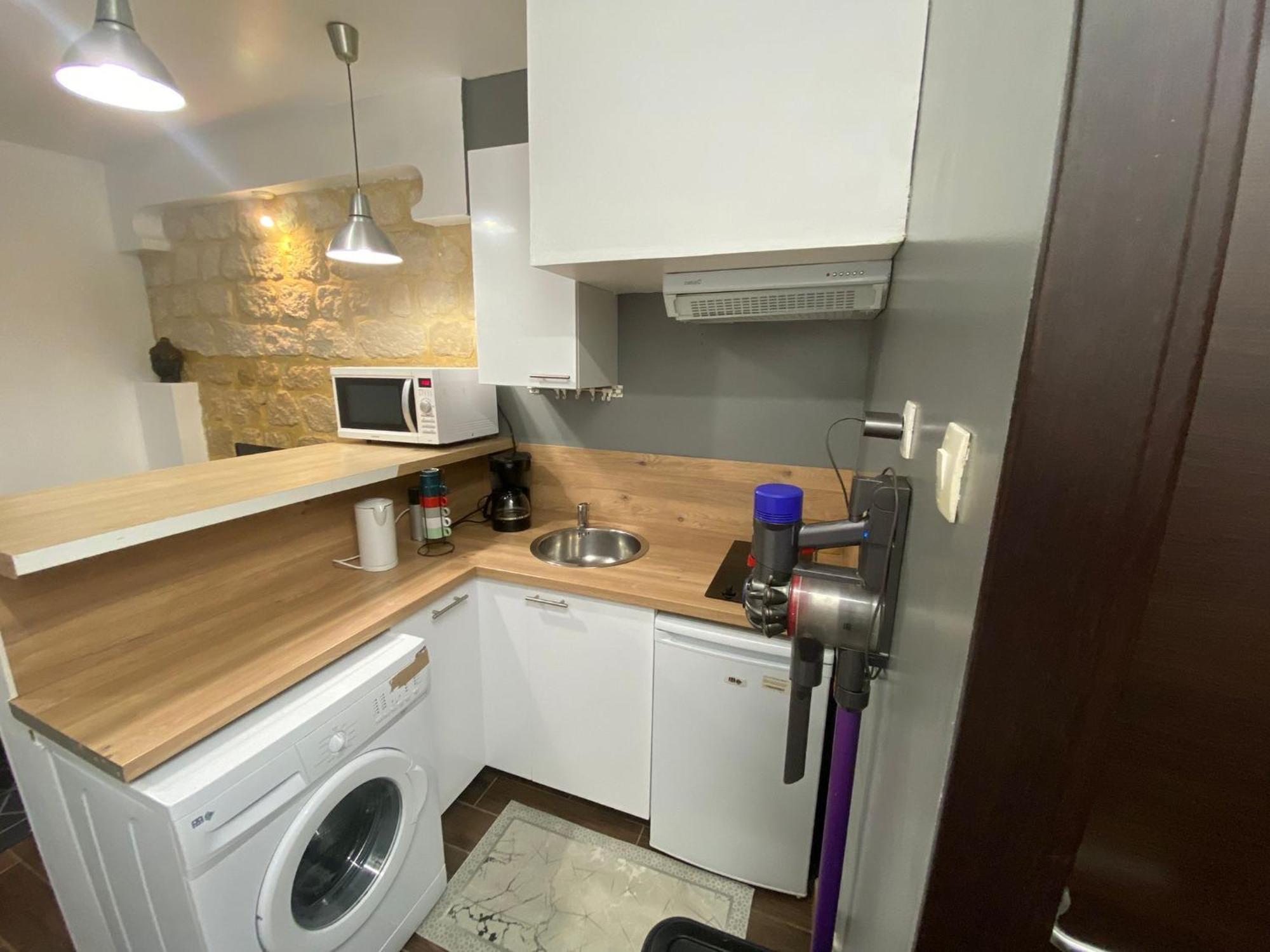 Agreable Appartement In Montmartre Paris Bagian luar foto