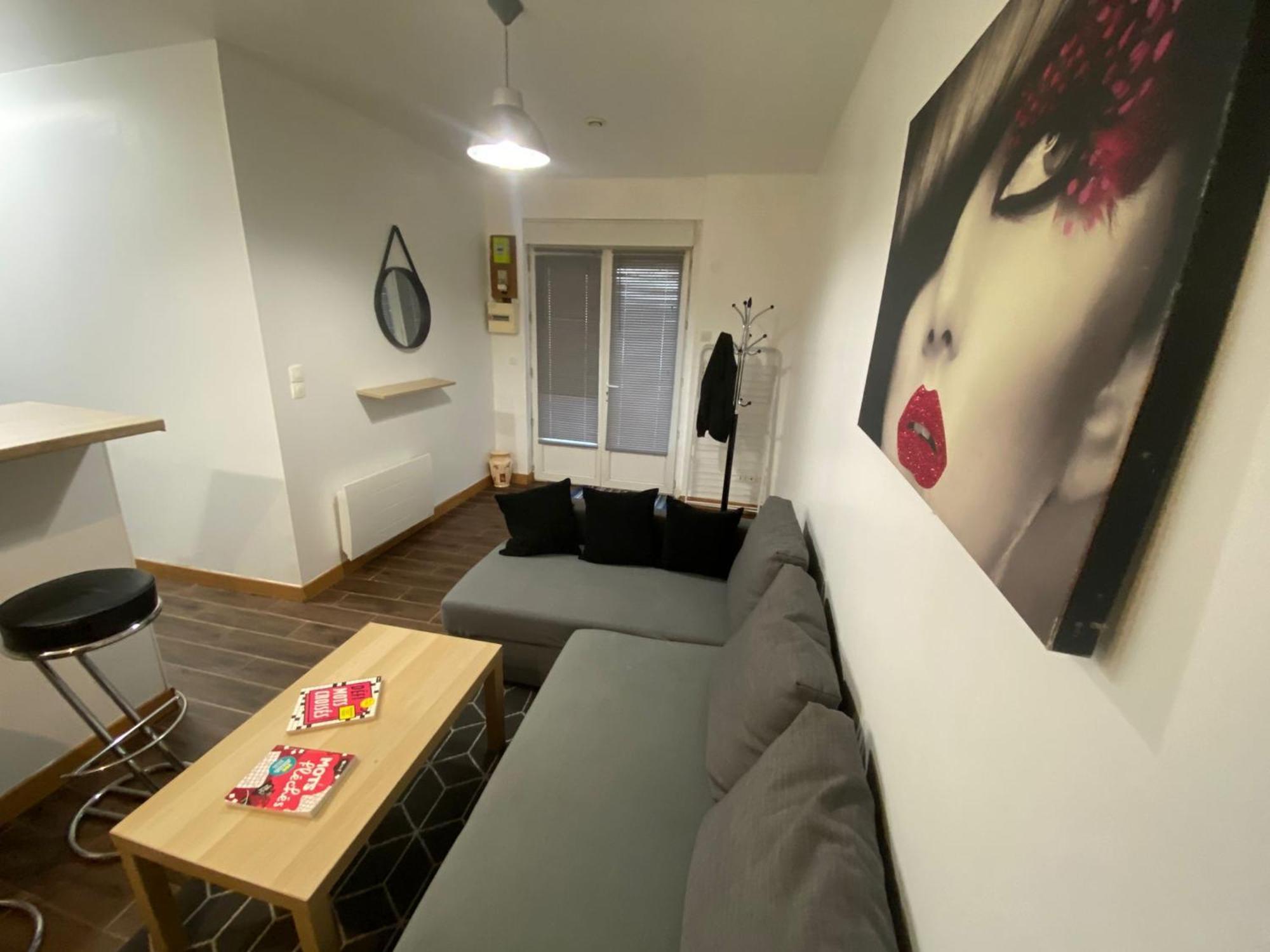 Agreable Appartement In Montmartre Paris Bagian luar foto