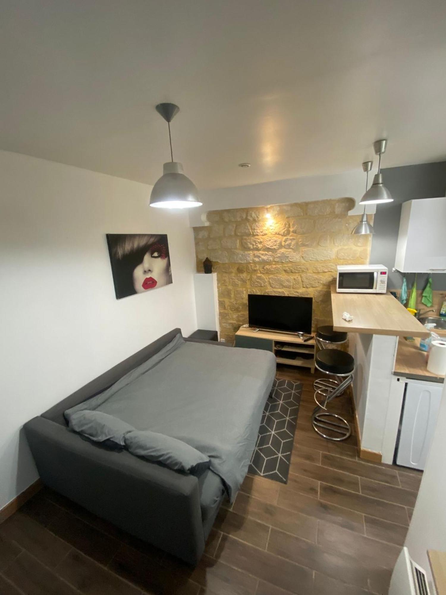 Agreable Appartement In Montmartre Paris Bagian luar foto