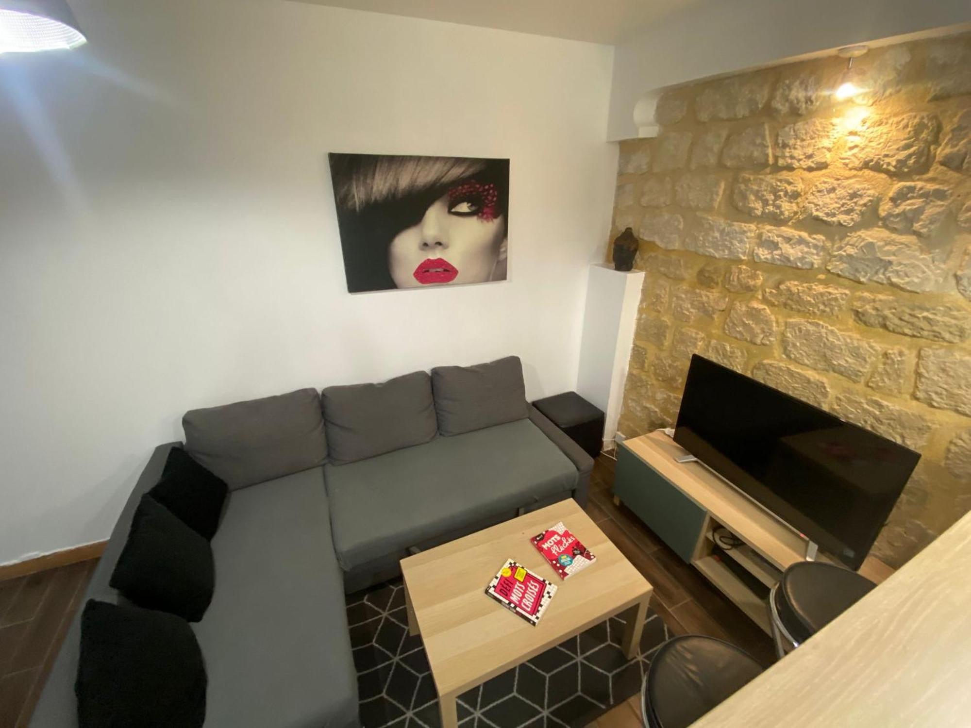 Agreable Appartement In Montmartre Paris Bagian luar foto