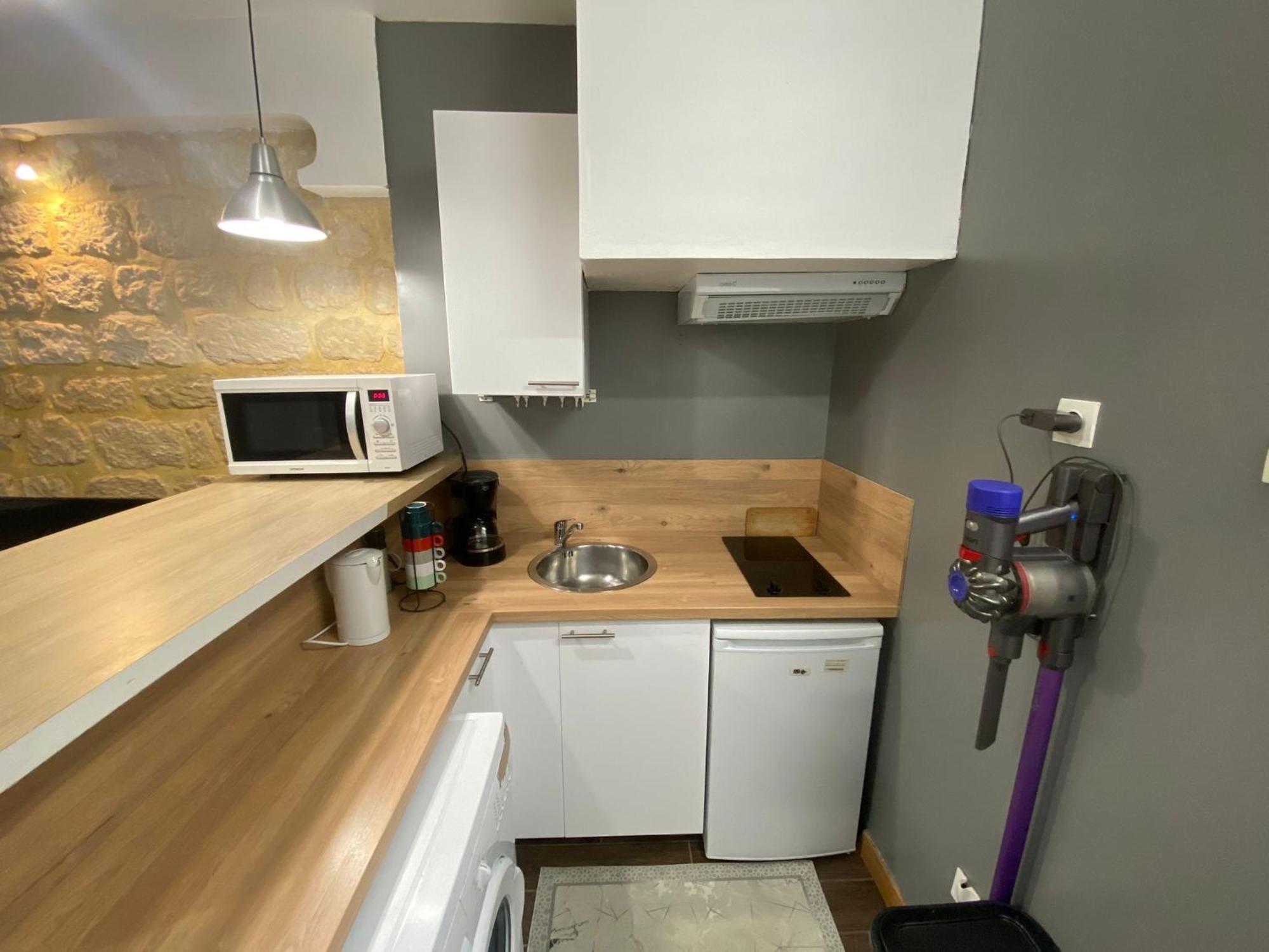 Agreable Appartement In Montmartre Paris Bagian luar foto