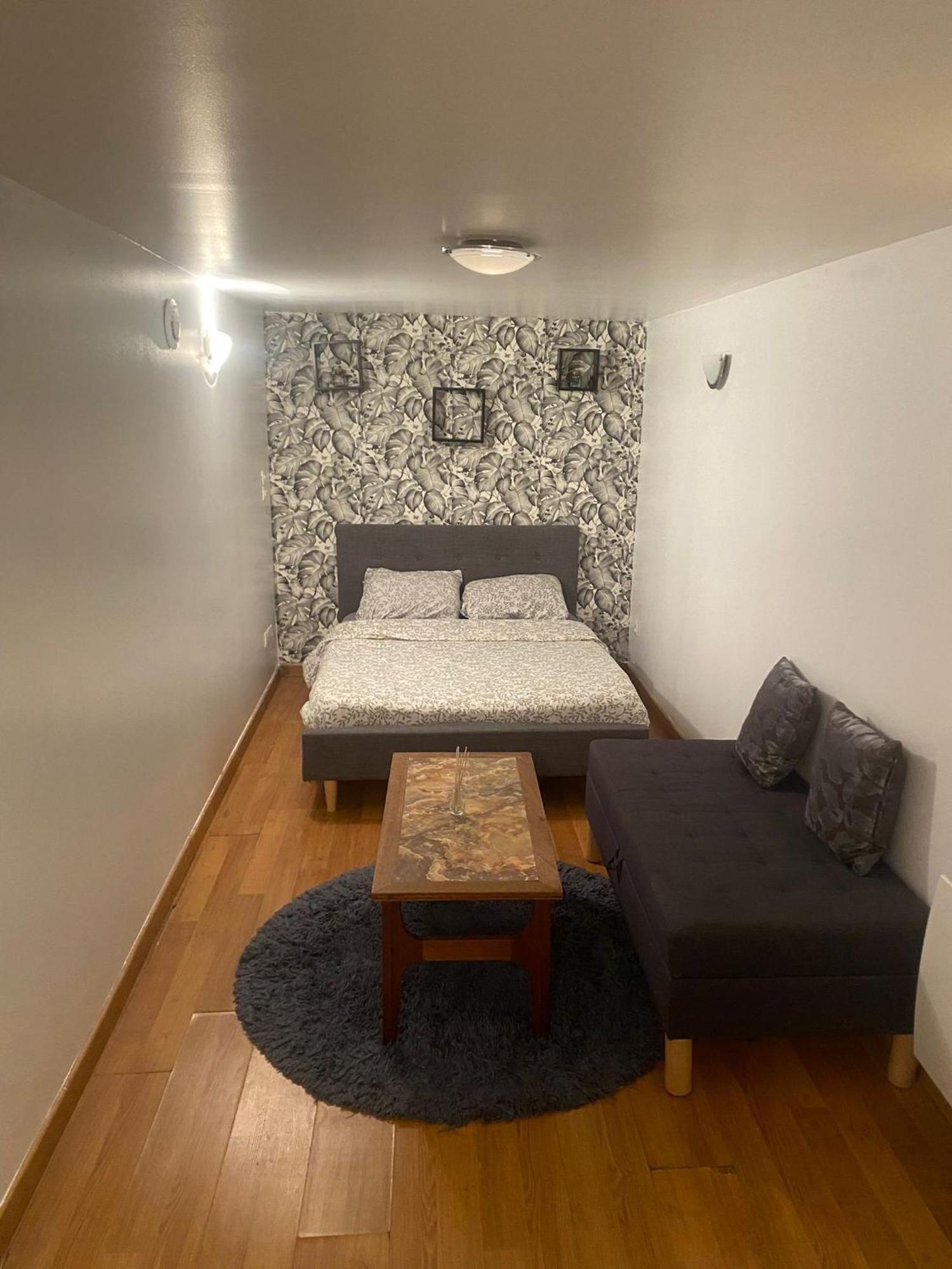 Agreable Appartement In Montmartre Paris Bagian luar foto
