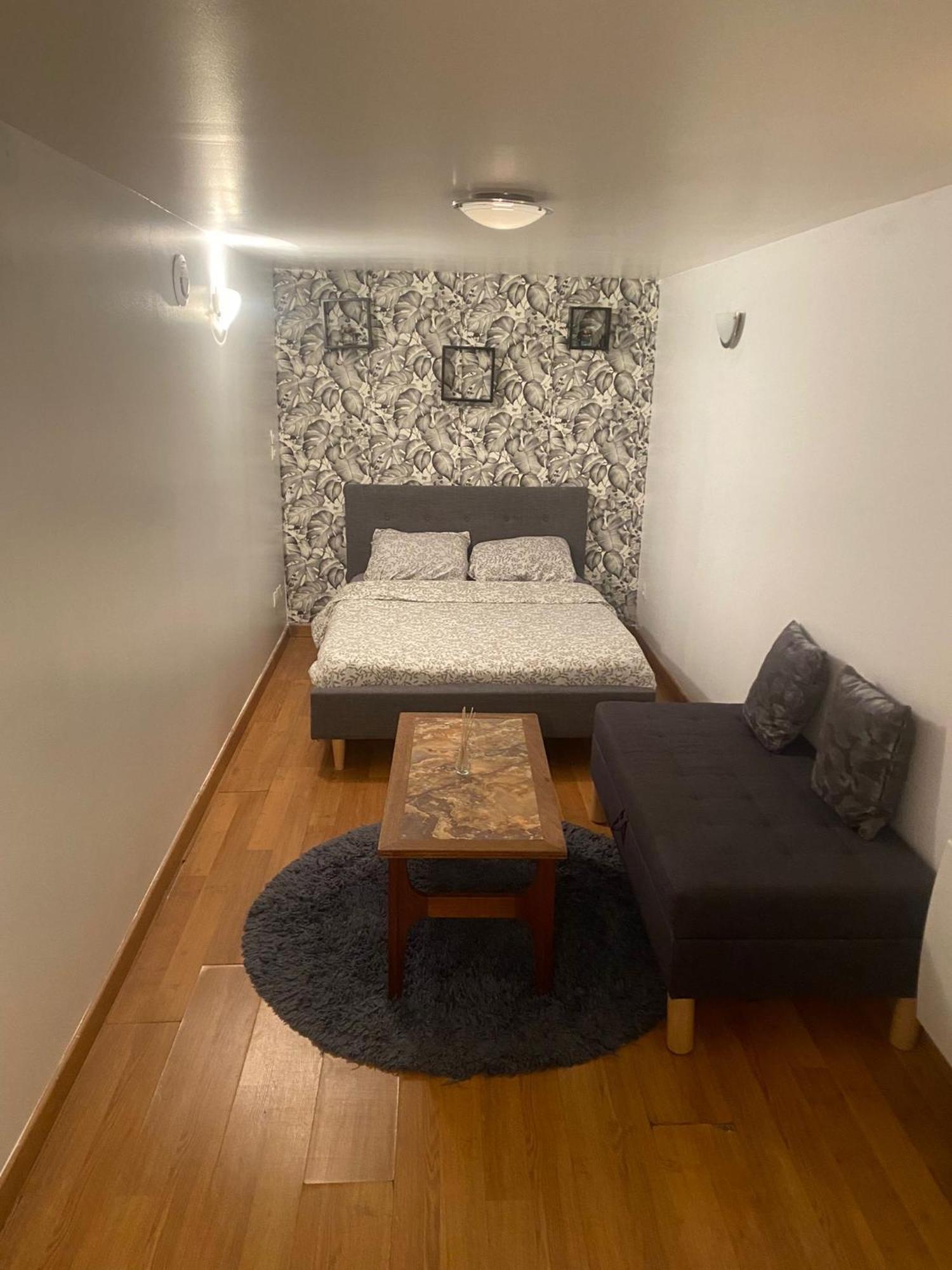Agreable Appartement In Montmartre Paris Bagian luar foto