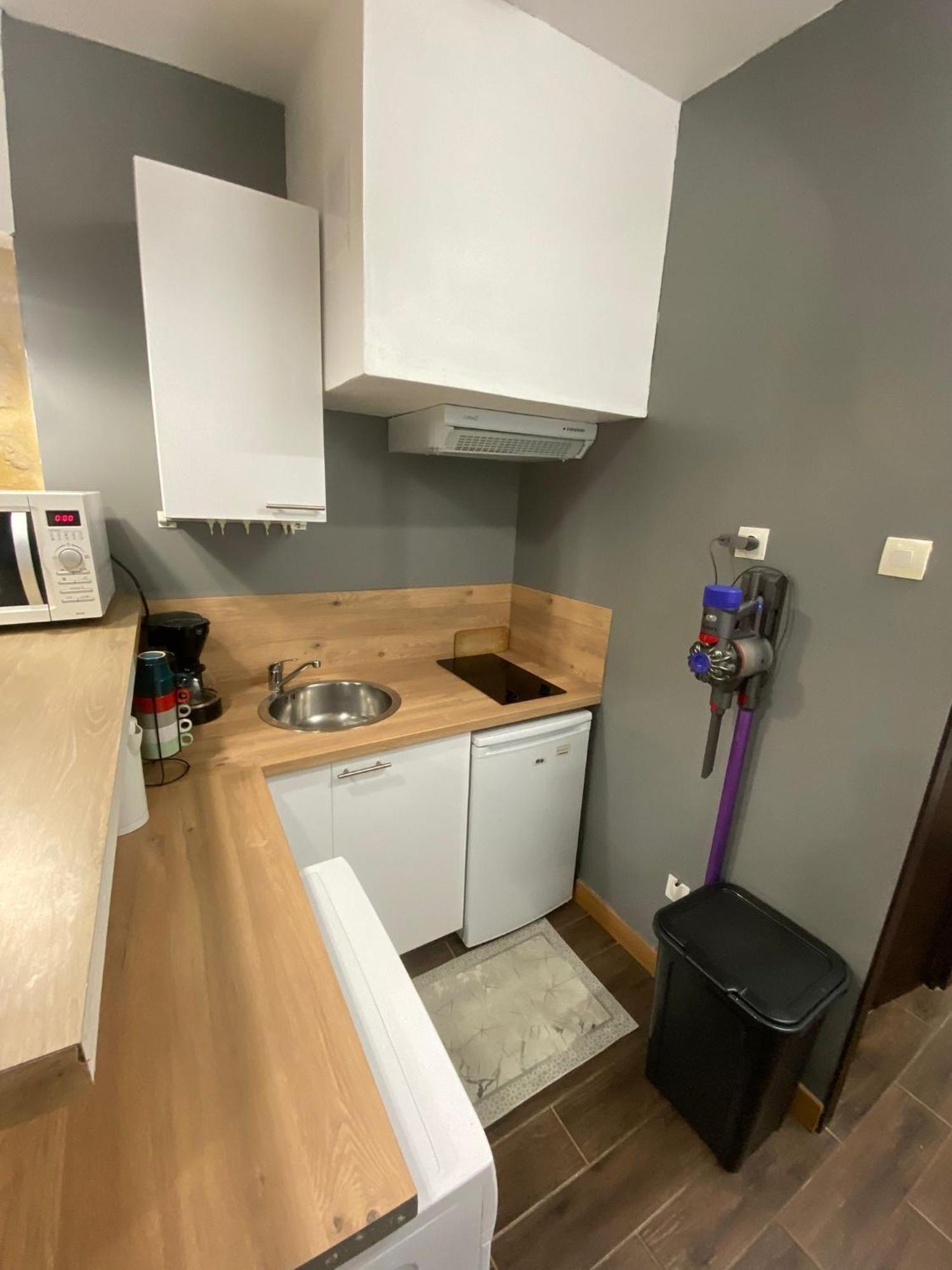 Agreable Appartement In Montmartre Paris Bagian luar foto